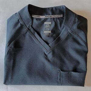 NWT Essential Threads  Men's Welby Top Medium Essential Grey Scrubs